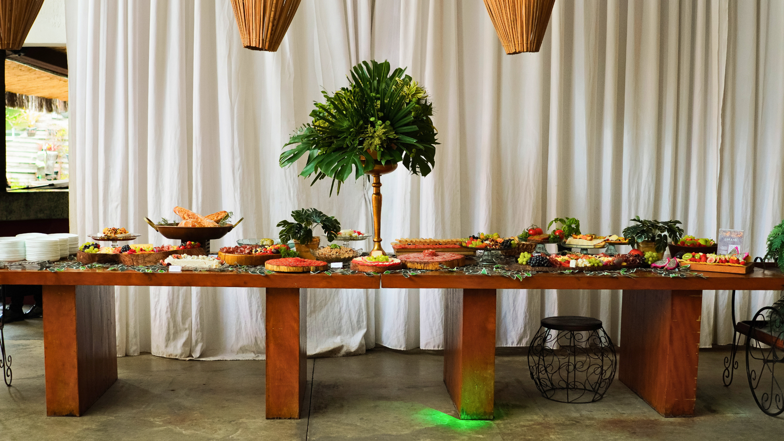 Buffet Ino9ve - Evento sofisticado com iluminação ambiente